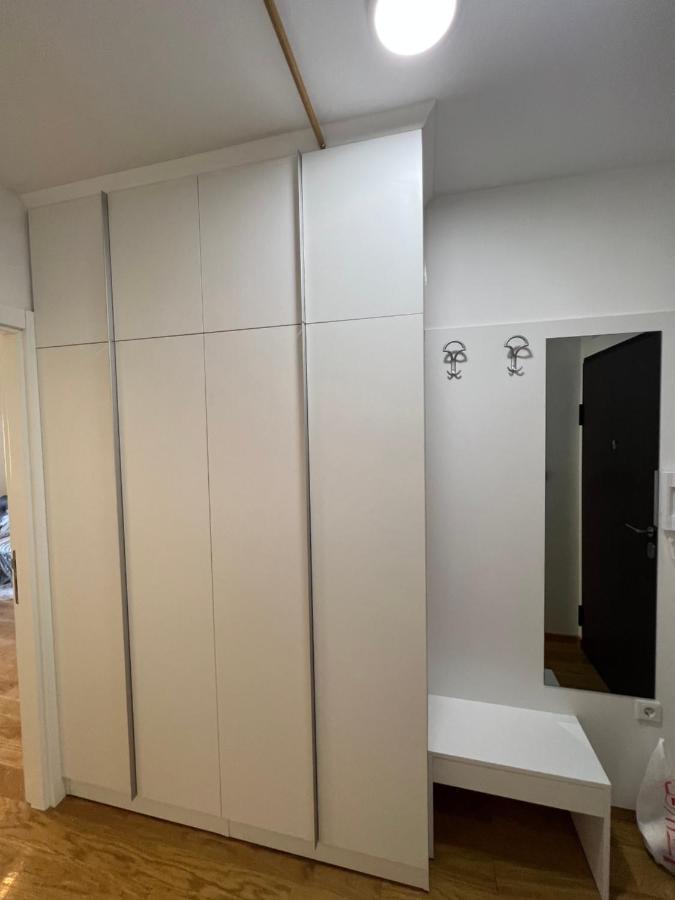 Stan Na Dan Viktor-Lukavica Apartment Sarajevo Ngoại thất bức ảnh